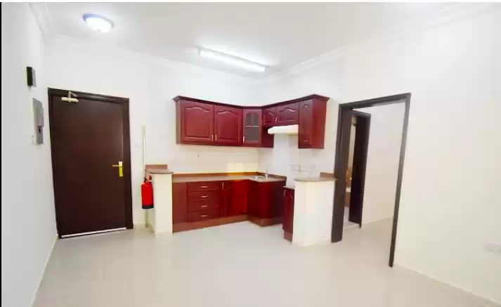 Wohn Klaar eigendom 1 Schlafzimmer U/F Wohnung  zu vermieten in Doha #7351 - 1  image 